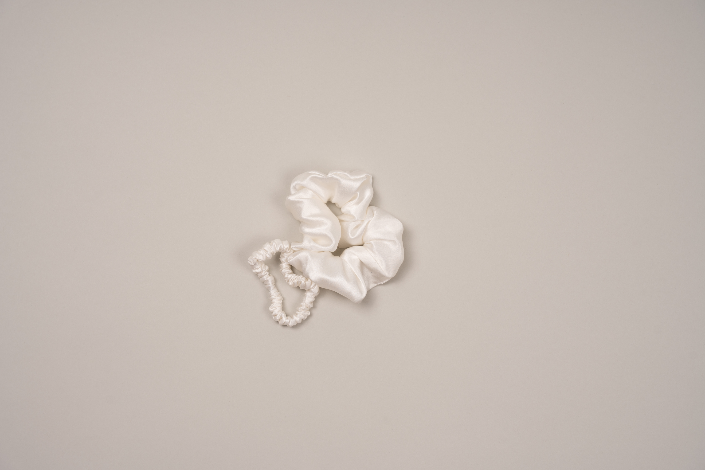 Silk Scrunchie - Weiss