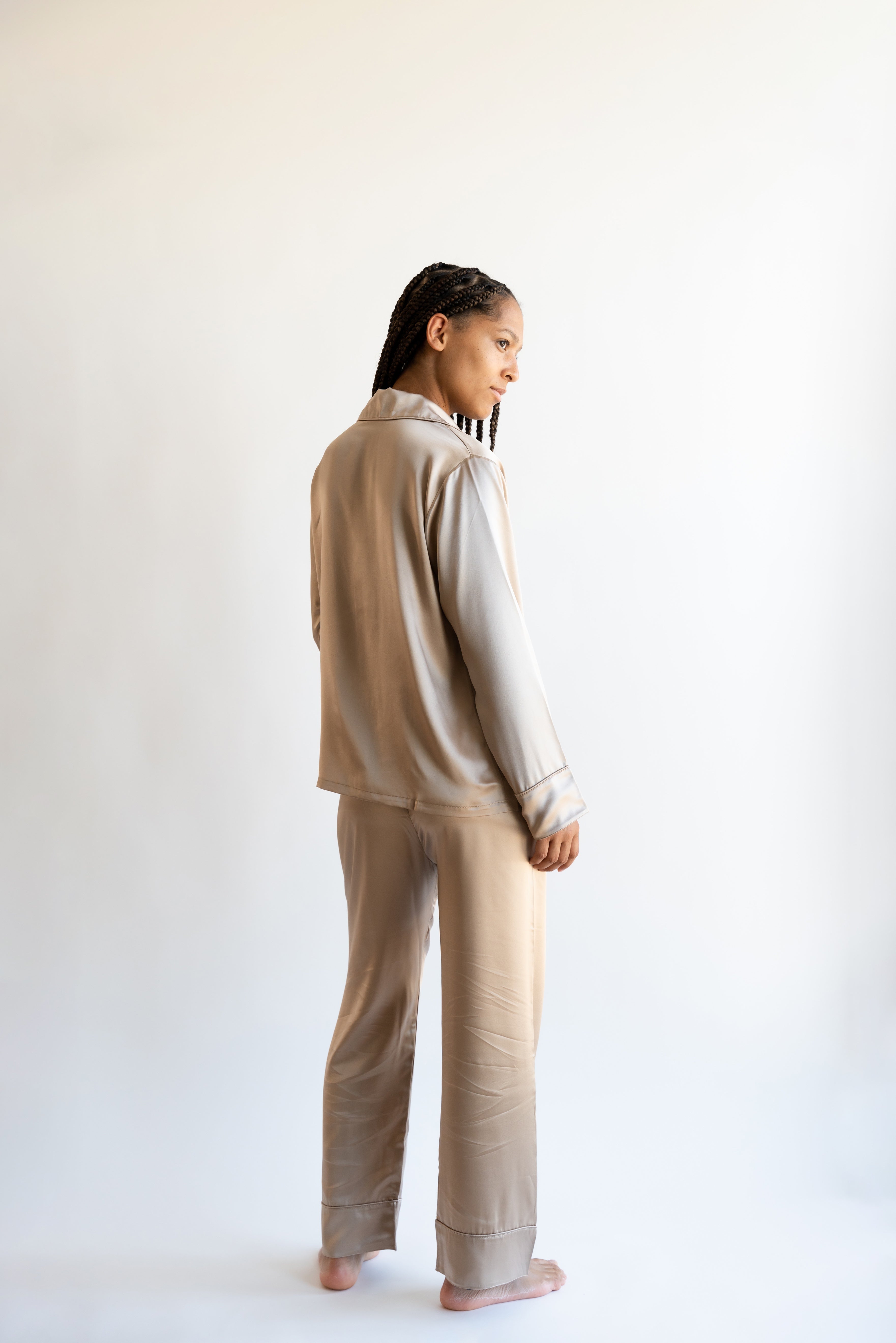 Seiden-Pyjama-Set in Dunkel-Champagner