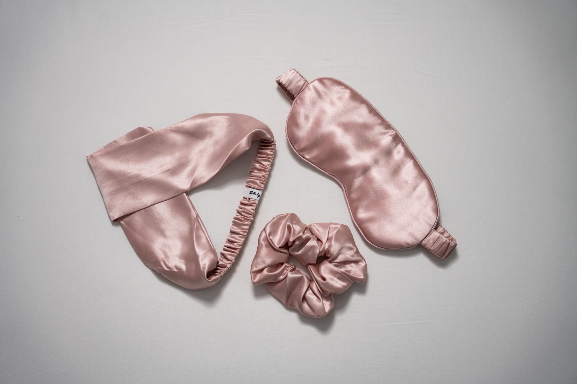 Seiden-Geschenkset - Kissenbezug, Schlafmaske, Haarband und Scrunchie